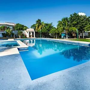 Capital O Oxtankah,chetumal Bay Hotel