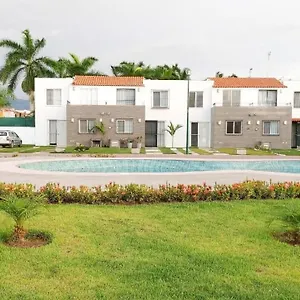  Сasa de vacaciones Modern Pool Side 3 Bedroom House, México
